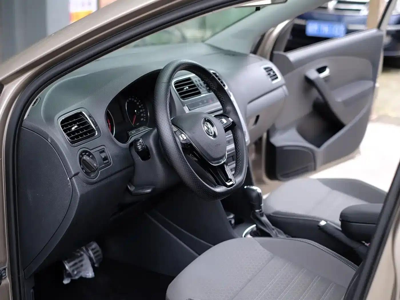 2014 Polo 1.6L Cross Polo Automatic — миниатюра 26