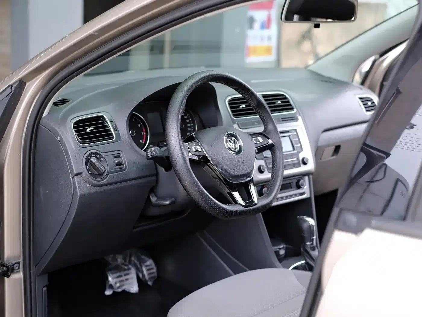 2014 Polo 1.6L Cross Polo Automatic — миниатюра 27