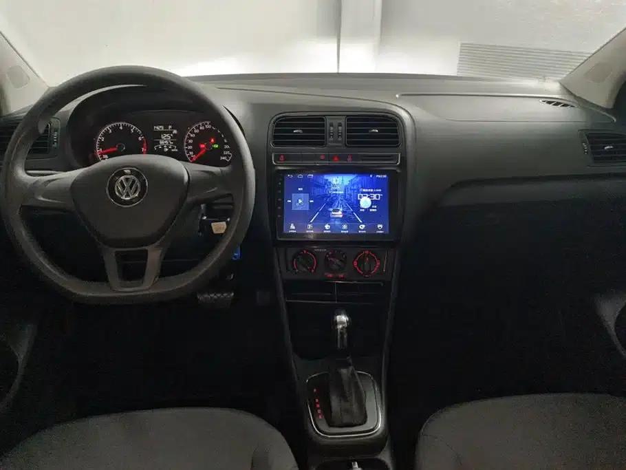 2018 Polo 1.5L Automatic Comfort Edition — миниатюра 12