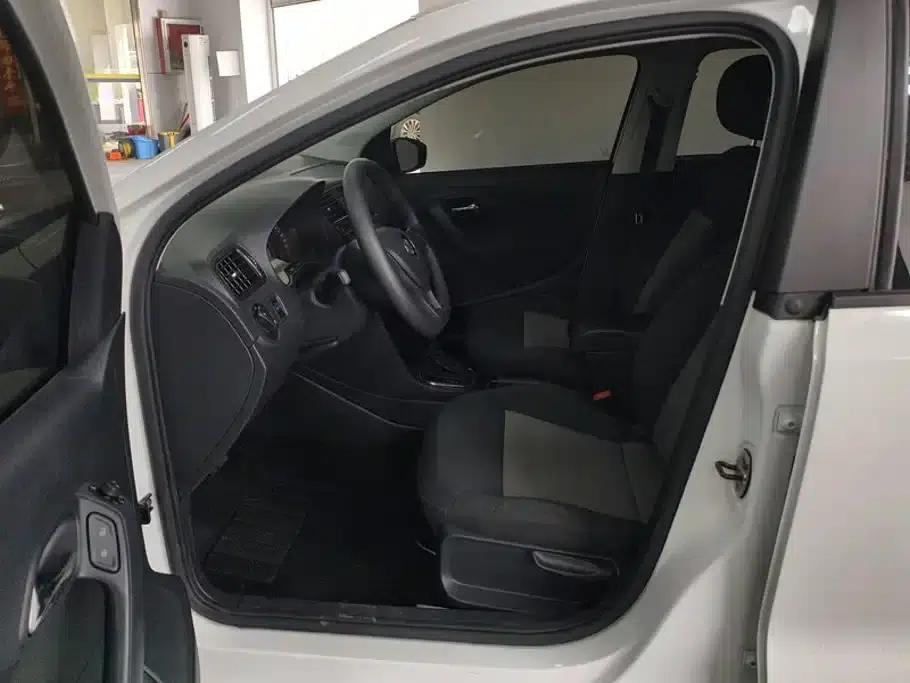 2018 Polo 1.5L Automatic Comfort Edition — миниатюра 9