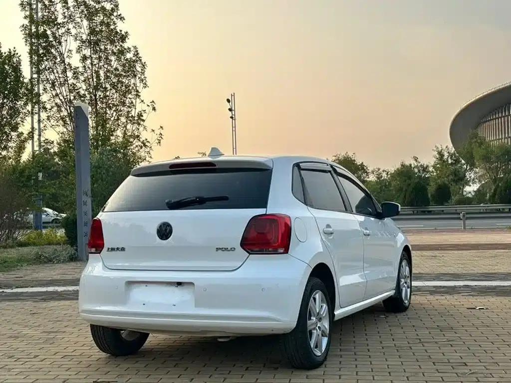 2013 Polo 1.4L Automatic Luxury Edition — миниатюра 4