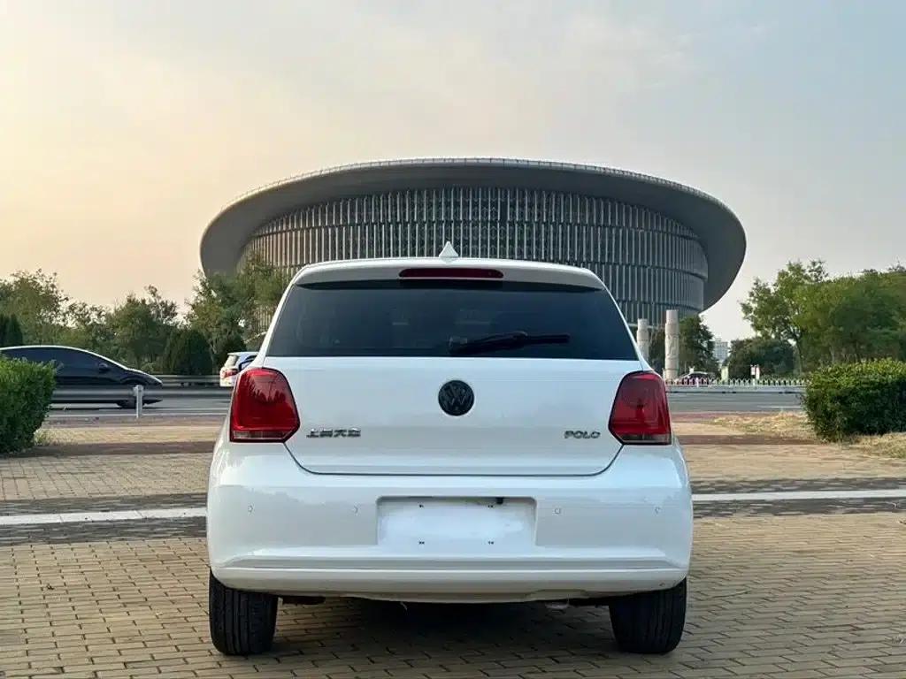 2013 Polo 1.4L Automatic Luxury Edition — миниатюра 5