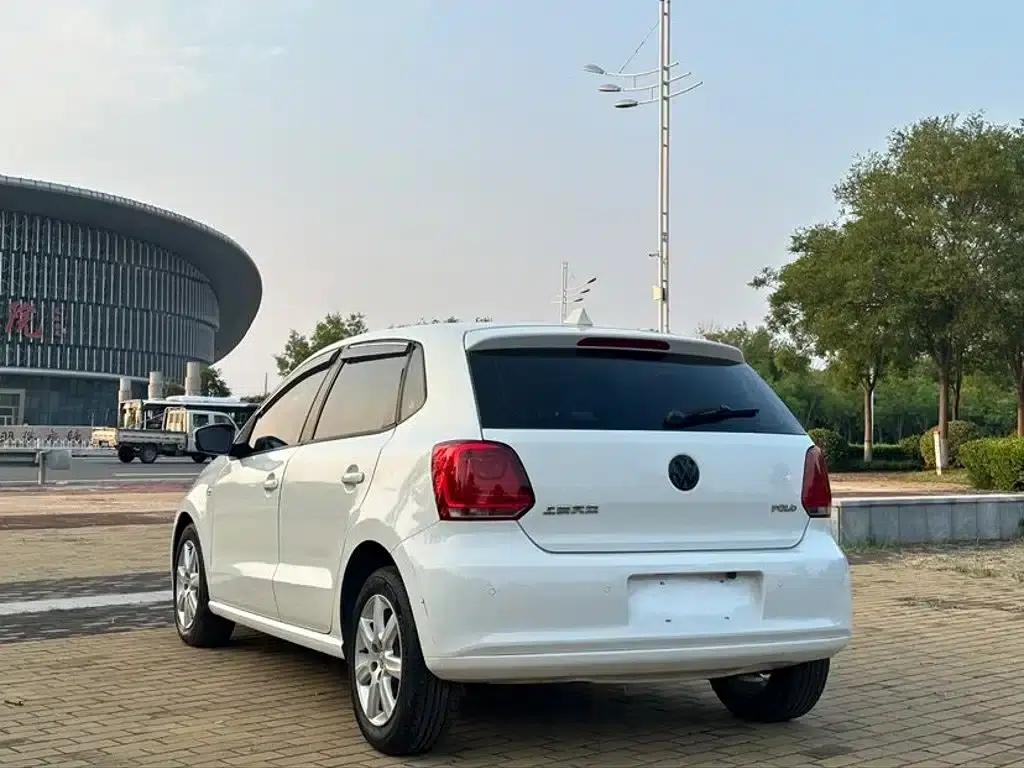 2013 Polo 1.4L Automatic Luxury Edition — миниатюра 6
