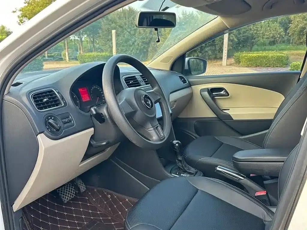 2013 Polo 1.4L Automatic Luxury Edition — миниатюра 8