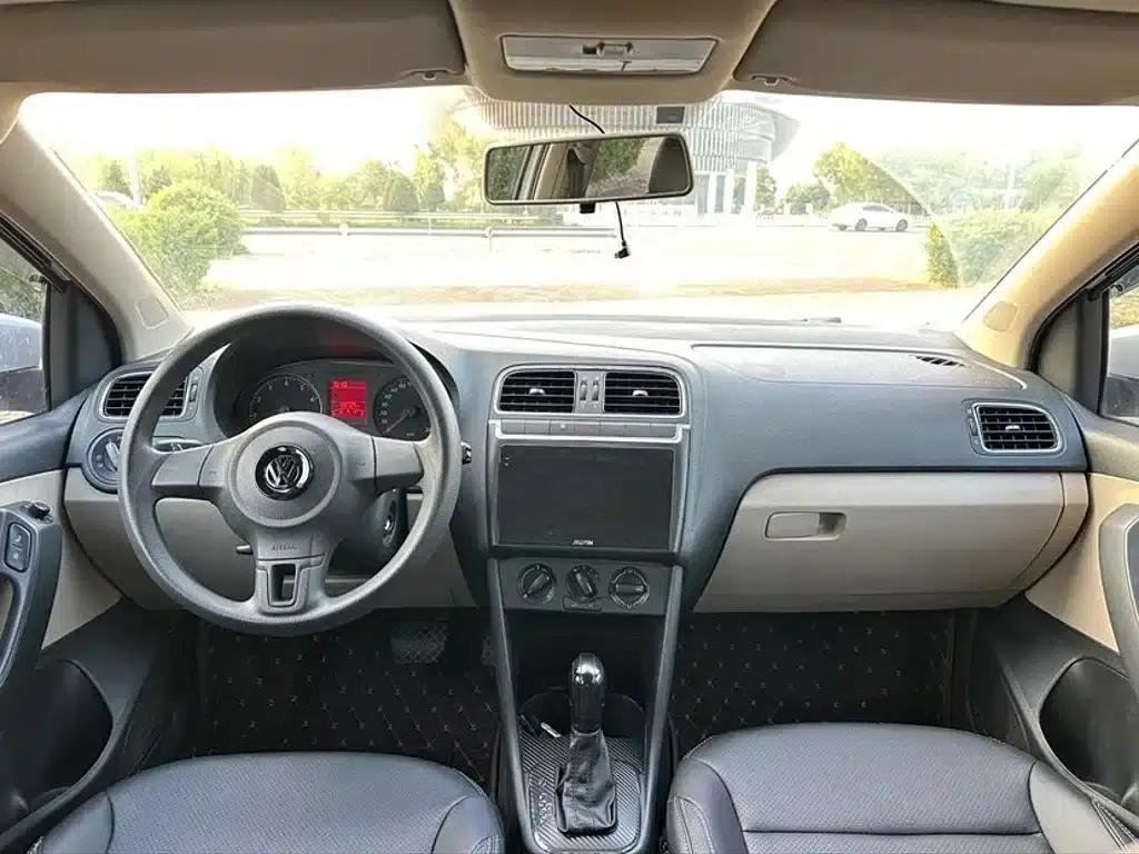 2013 Polo 1.4L Automatic Luxury Edition — миниатюра 9