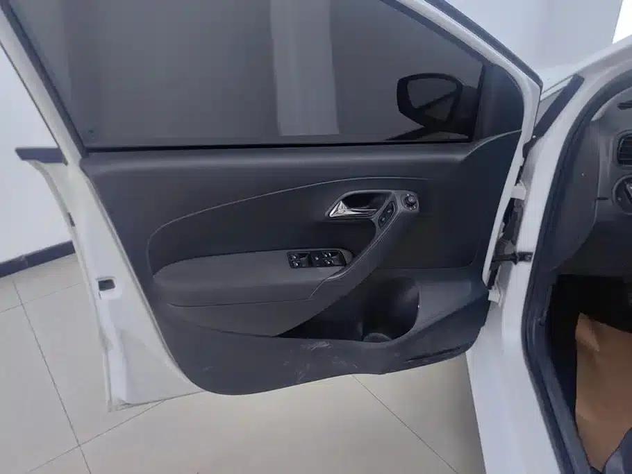 2016 Polo 1.4L Manual Fashion Edition — миниатюра 7