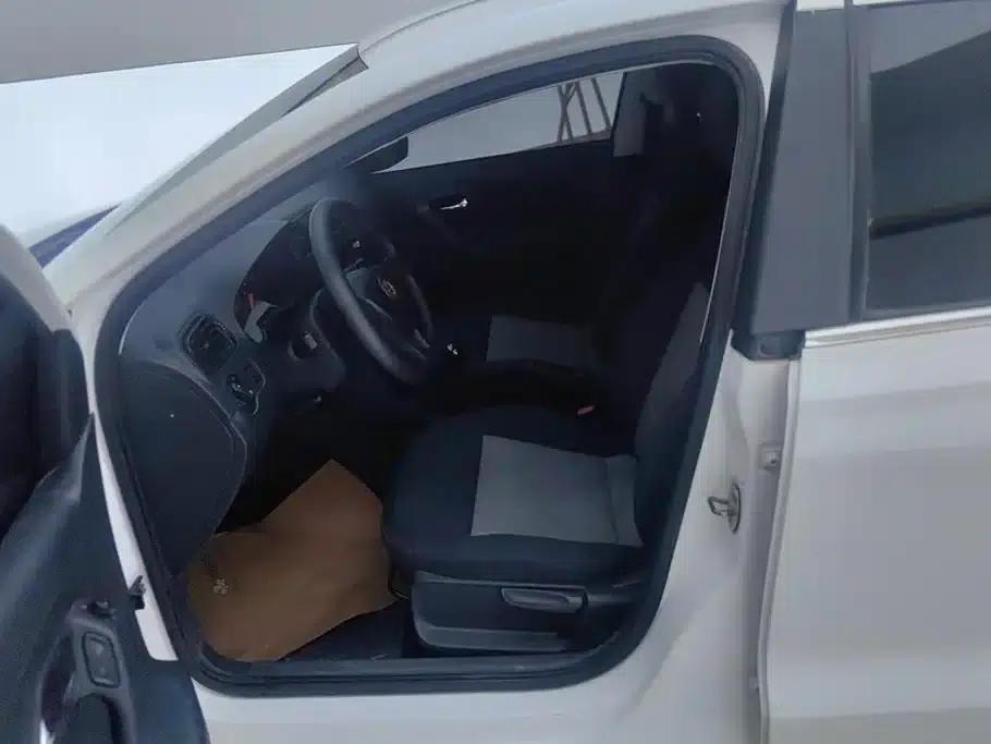 2016 Polo 1.4L Manual Fashion Edition — миниатюра 9