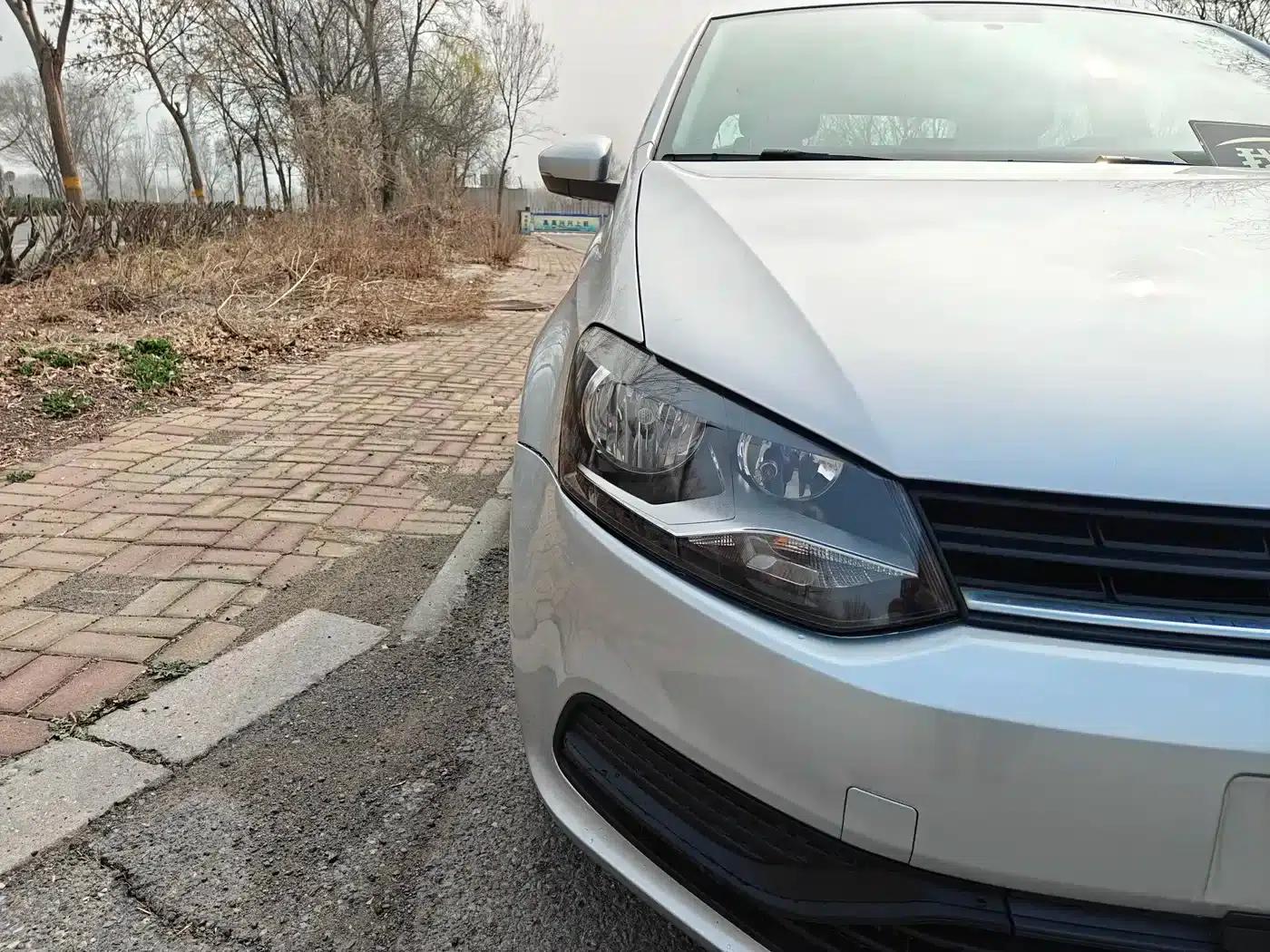2016 Polo 1.4L Automatic Fashion Edition — миниатюра 12