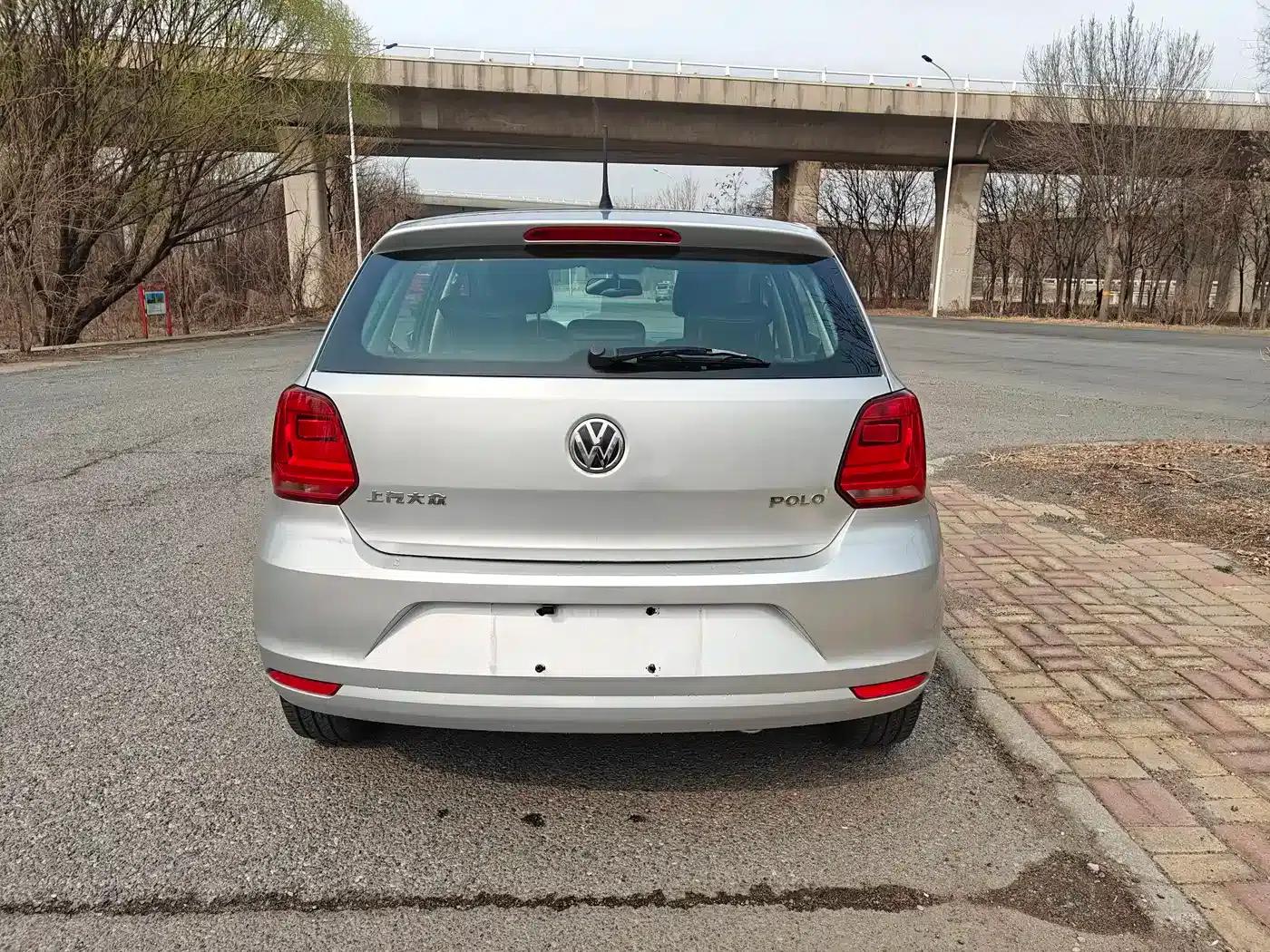 2016 Polo 1.4L Automatic Fashion Edition — миниатюра 8