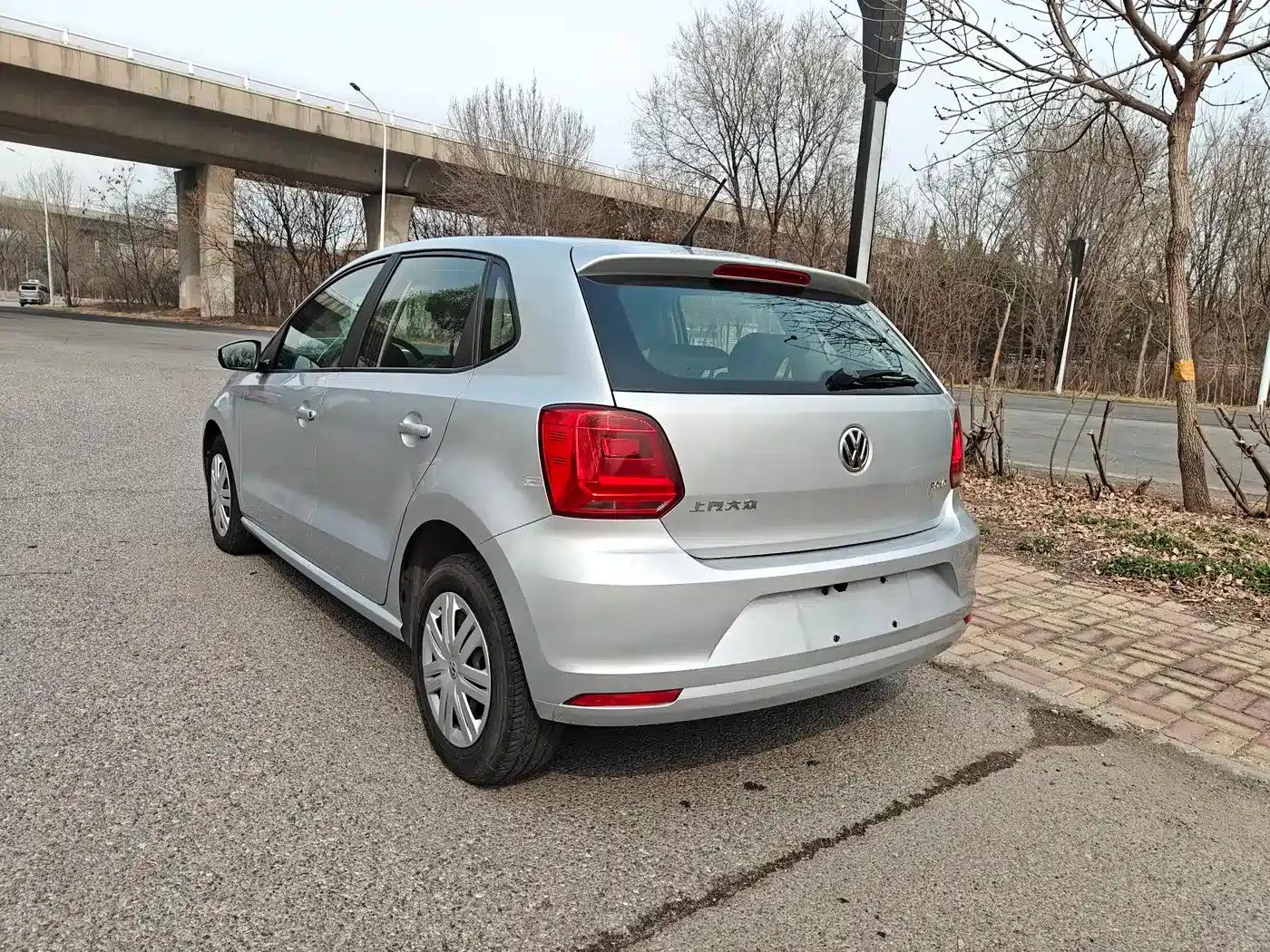 2016 Polo 1.4L Automatic Fashion Edition — миниатюра 9