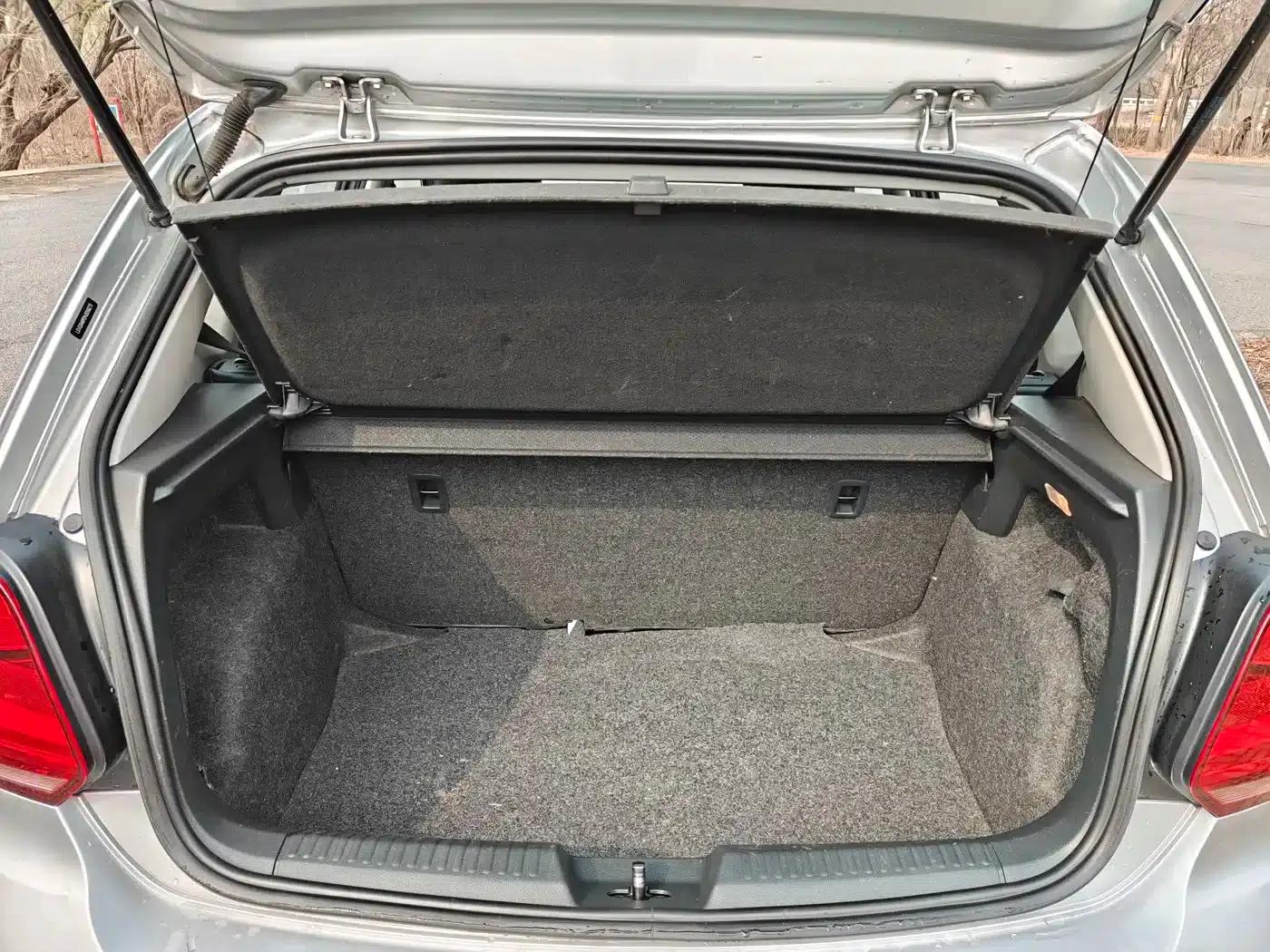 2016 Polo 1.4L Automatic Fashion Edition — миниатюра 10