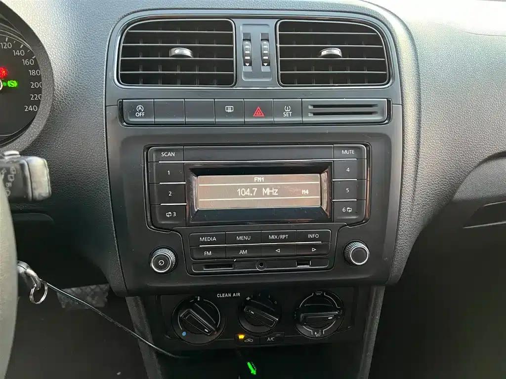 2018 Polo 1.5L Automatic Comfort Edition — миниатюра 12