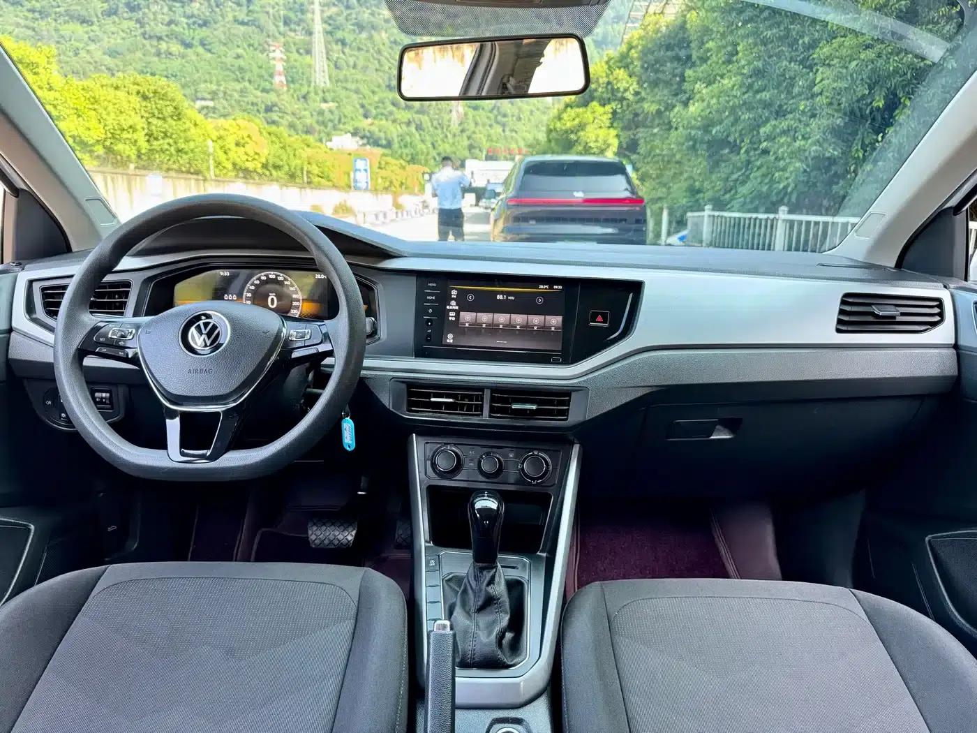 2023 Polo Plus 1.5L Automatic Enjoy Life Edition — миниатюра 6