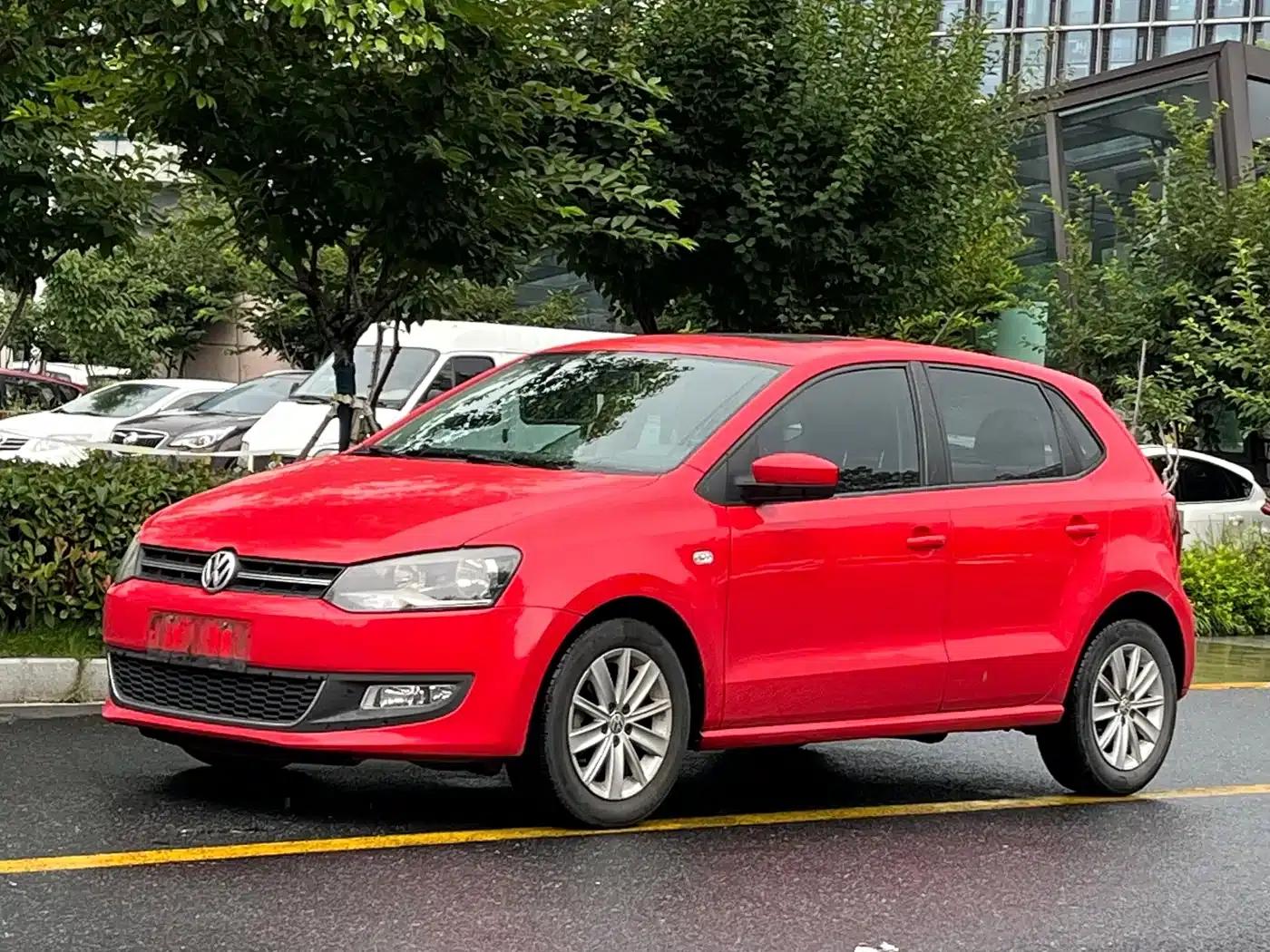 2013 Polo 1.6L Automatic Luxury Edition — миниатюра 1