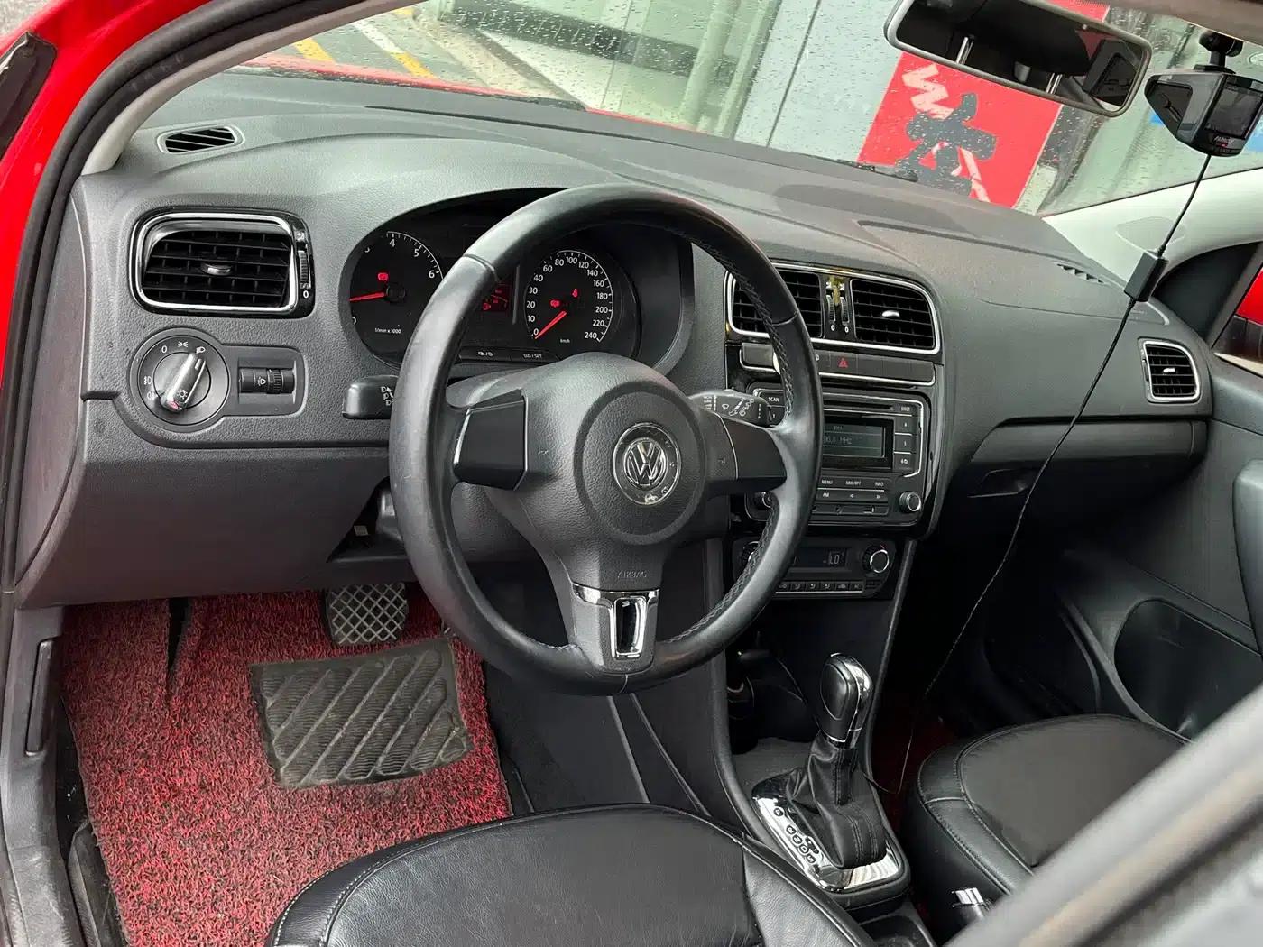 2013 Polo 1.6L Automatic Luxury Edition — миниатюра 11