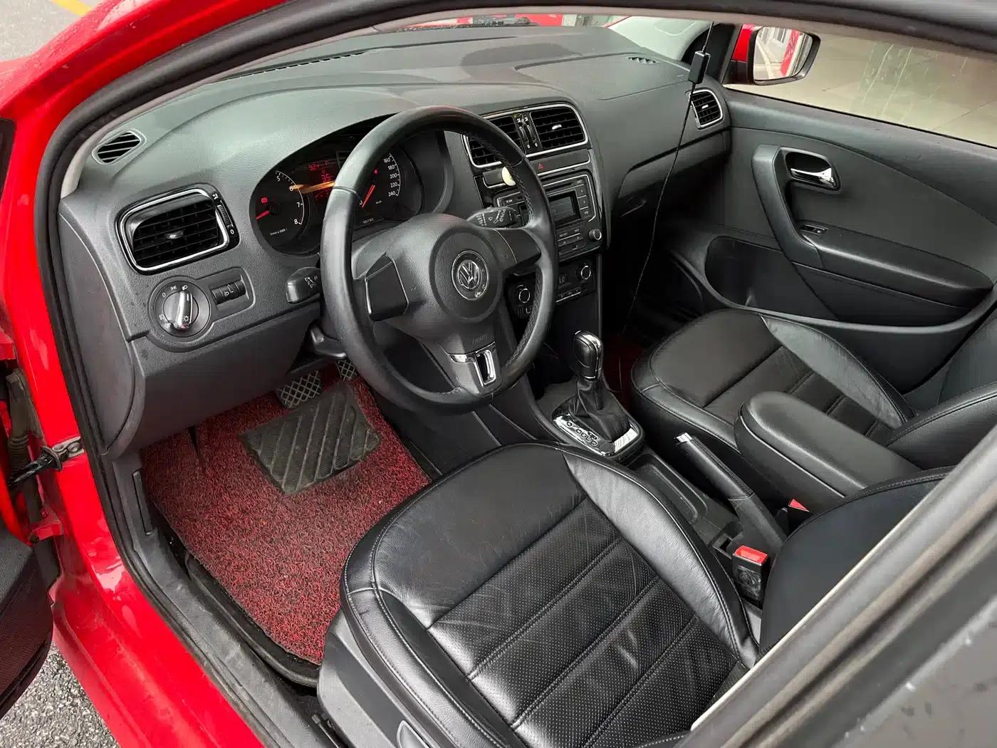 2013 Polo 1.6L Automatic Luxury Edition — миниатюра 12