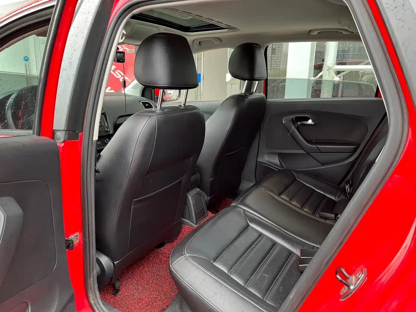 2013 Polo 1.6L Automatic Luxury Edition — миниатюра 13