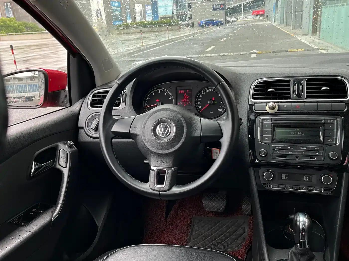 2013 Polo 1.6L Automatic Luxury Edition — миниатюра 15