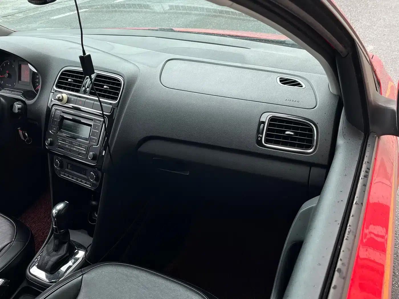 2013 Polo 1.6L Automatic Luxury Edition — миниатюра 16