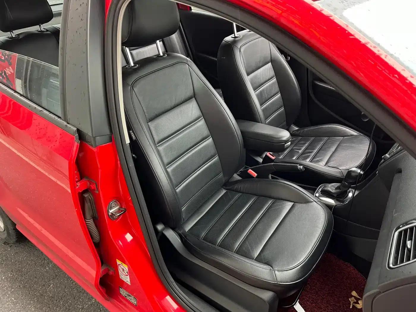 2013 Polo 1.6L Automatic Luxury Edition — миниатюра 17