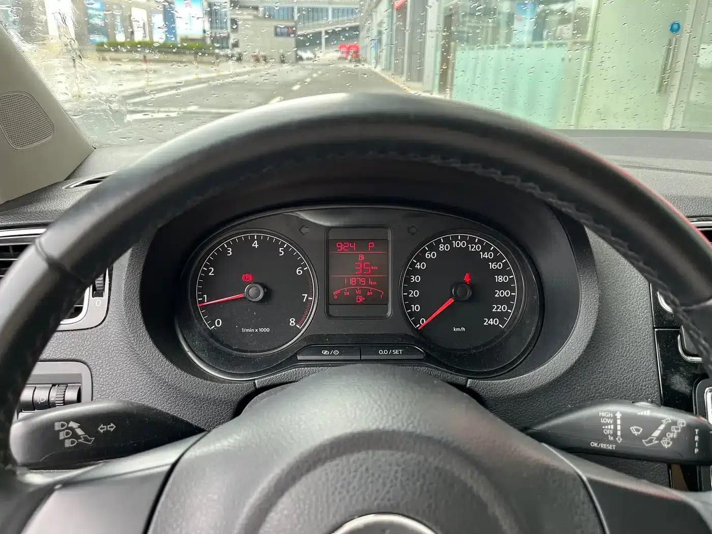 2013 Polo 1.6L Automatic Luxury Edition — миниатюра 8