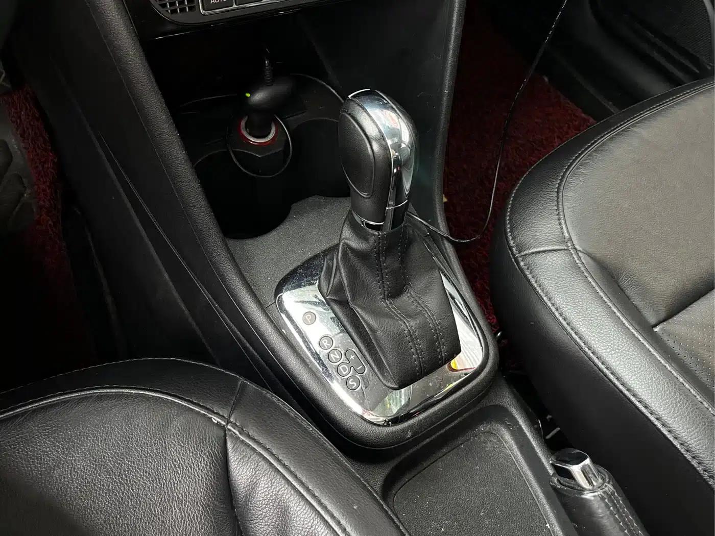 2013 Polo 1.6L Automatic Luxury Edition — миниатюра 10