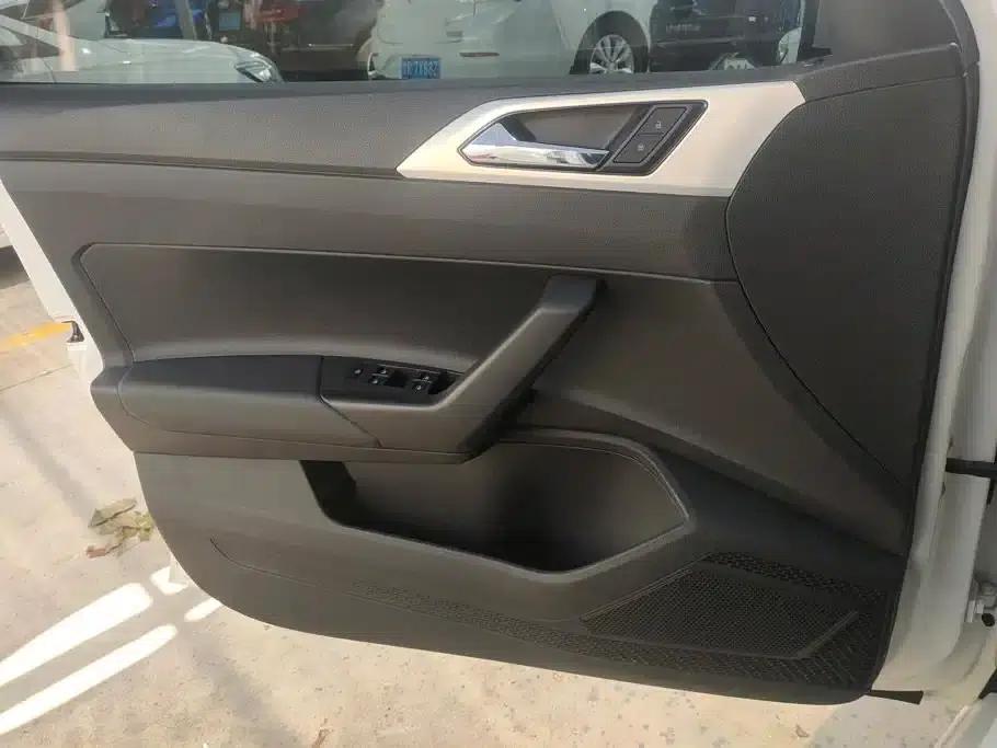 2021 Polo Plus 1.5L Automatic Colorful Technology Edition — миниатюра 7