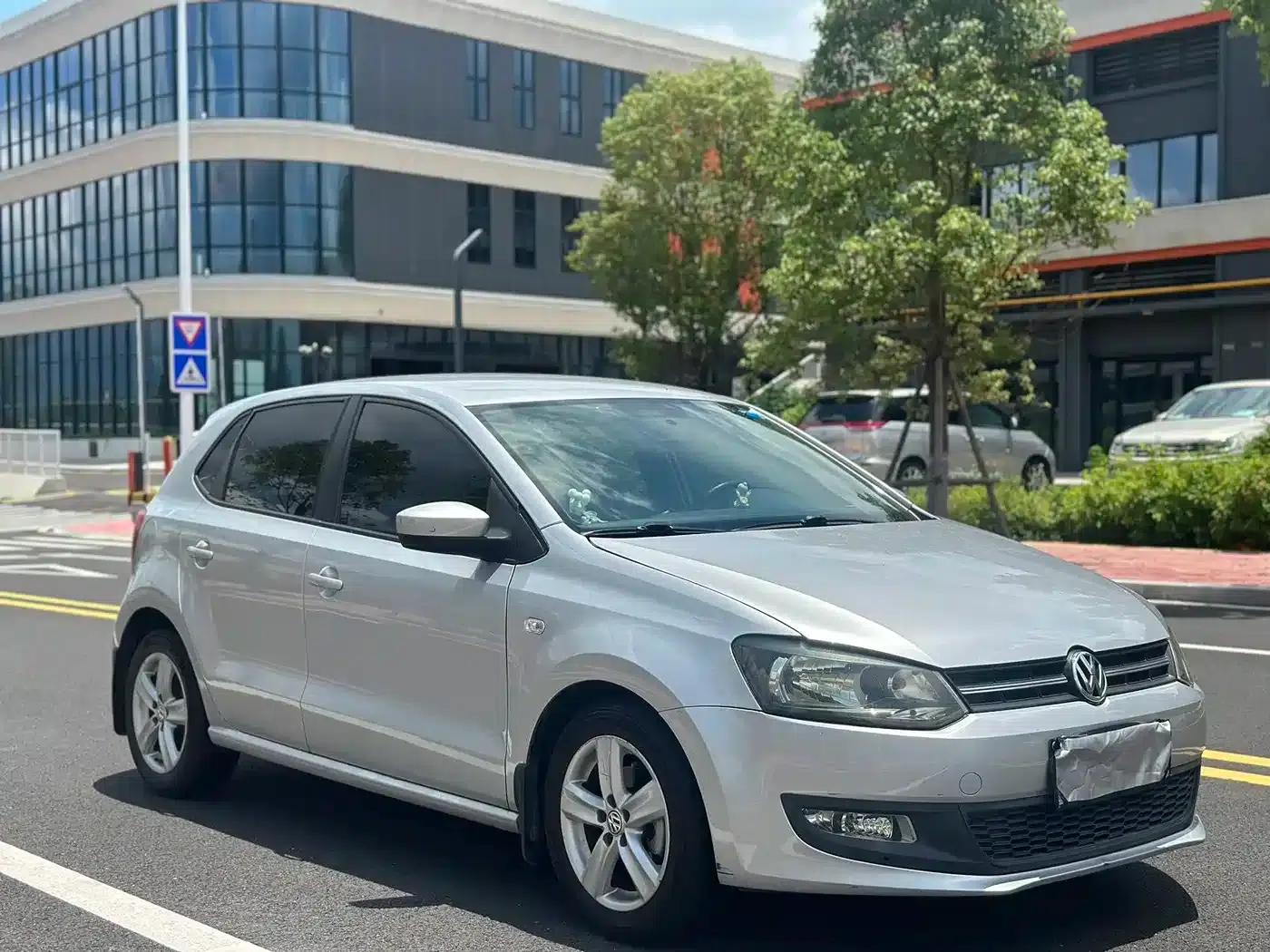 2011 Polo 1.6L Automatic Premium Edition — миниатюра 3