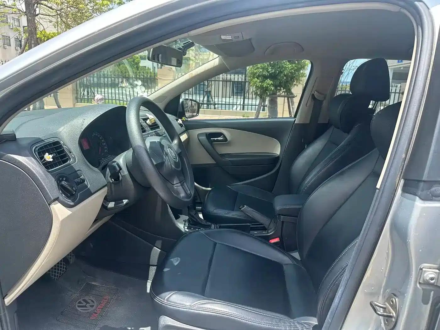 2011 Polo 1.6L Automatic Premium Edition — миниатюра 4