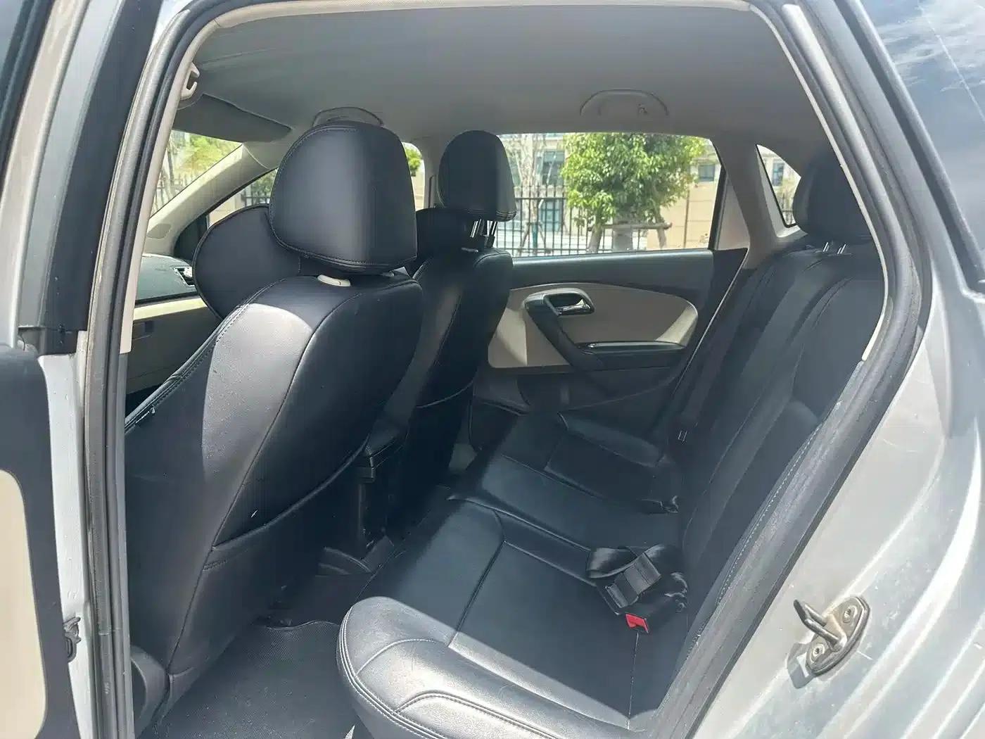 2011 Polo 1.6L Automatic Premium Edition — миниатюра 5