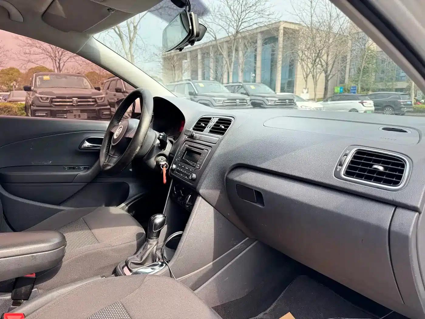 2013 Polo 1.4L Automatic Comfort Edition — миниатюра 7