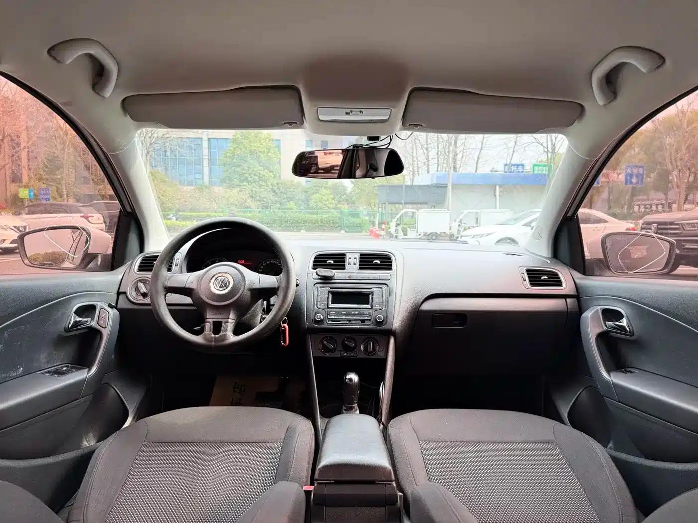 2013 Polo 1.4L Automatic Comfort Edition — миниатюра 8