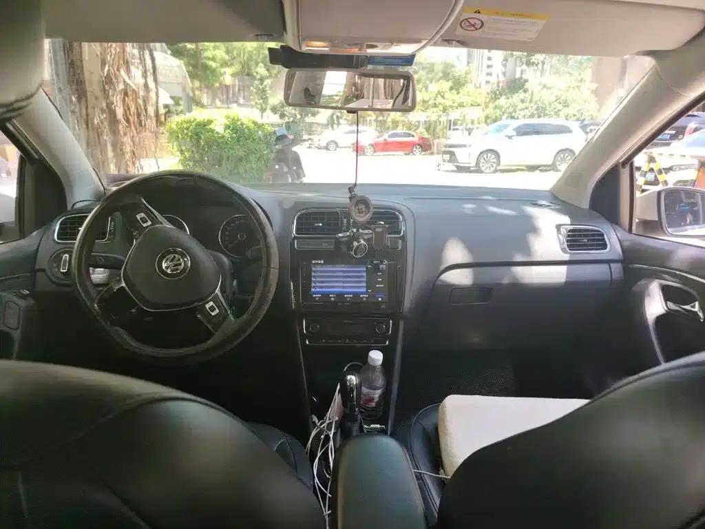 2016 Polo 1.6L Automatic Luxury — миниатюра 15