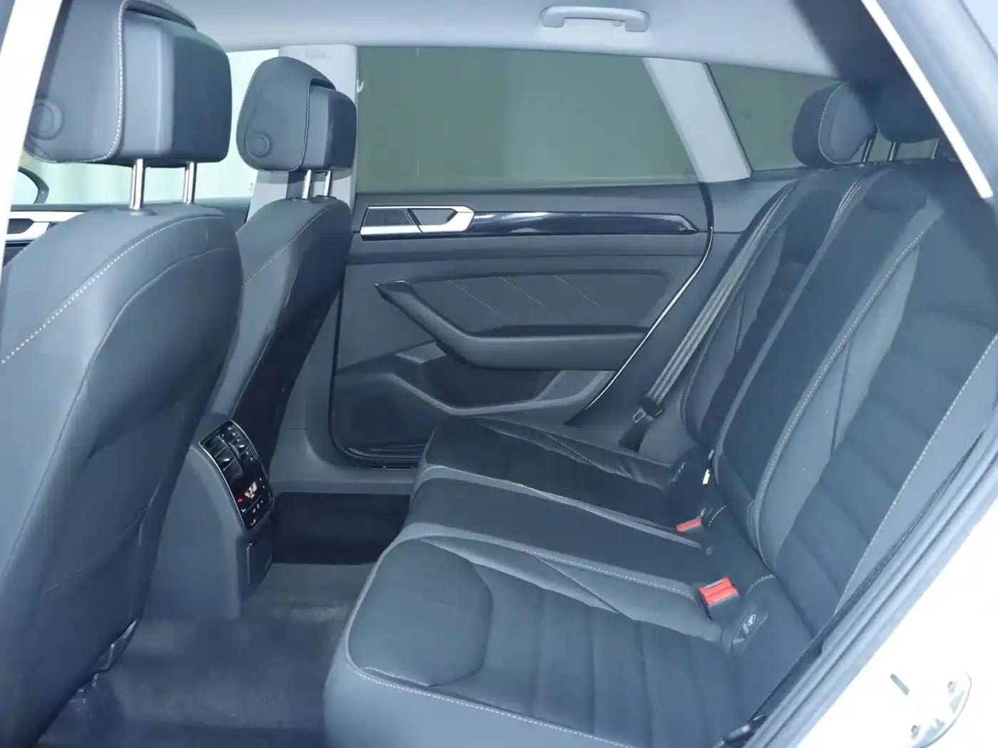 FAW-Volkswagen CC 2023 Shooting Brake 380TSI Hunter Edition — миниатюра 15