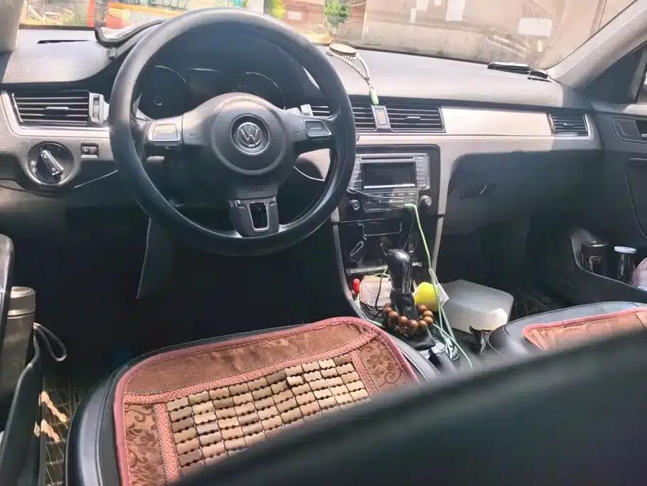 2015 Volkswagen Bora Value Edition 1.6L Automatic Comfort Model — миниатюра 12