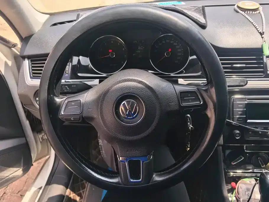 2015 Volkswagen Bora Value Edition 1.6L Automatic Comfort Model — миниатюра 15
