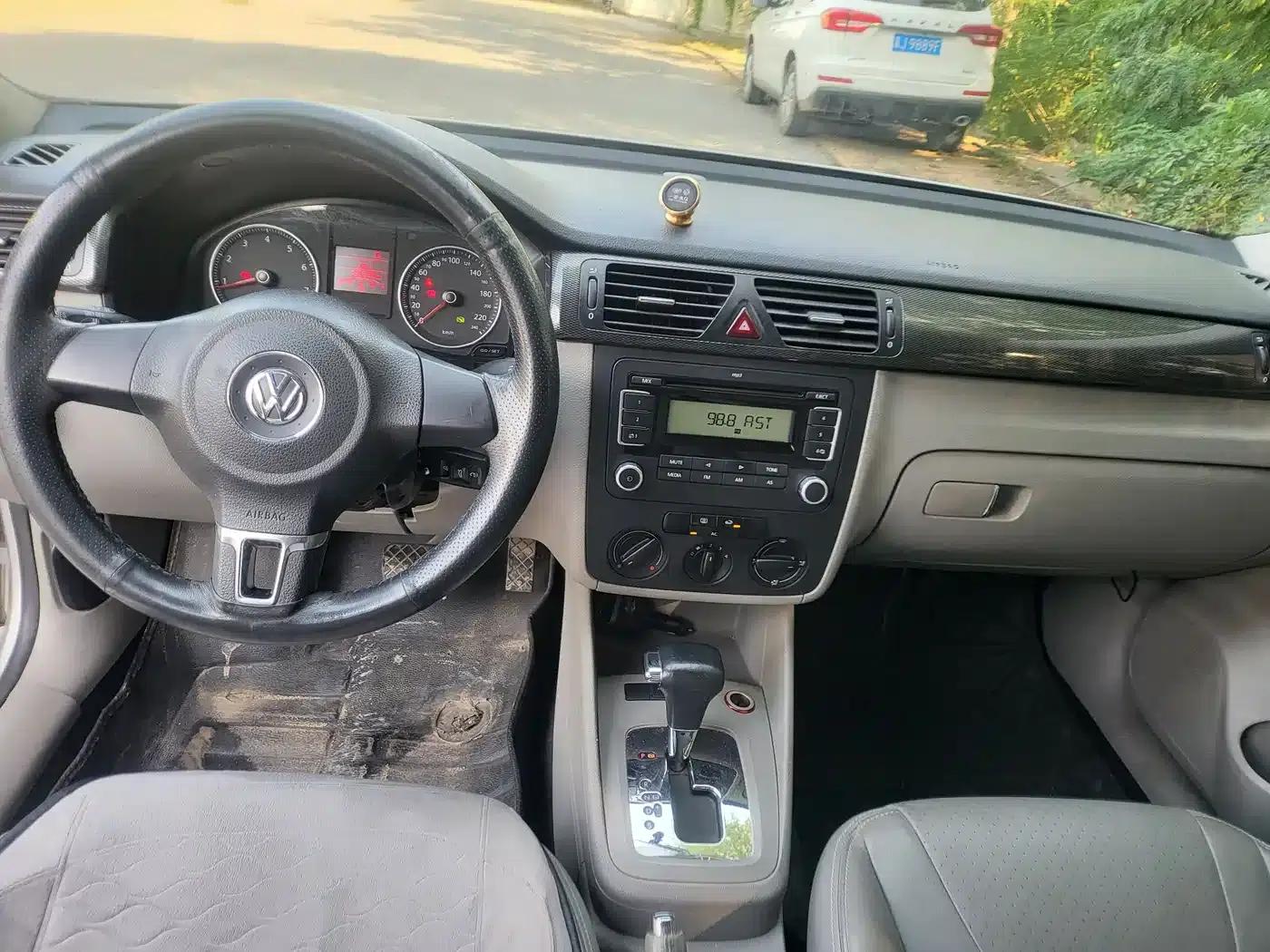 2012 Volkswagen Bora 1.6L Automatic Comfort Model — миниатюра 8