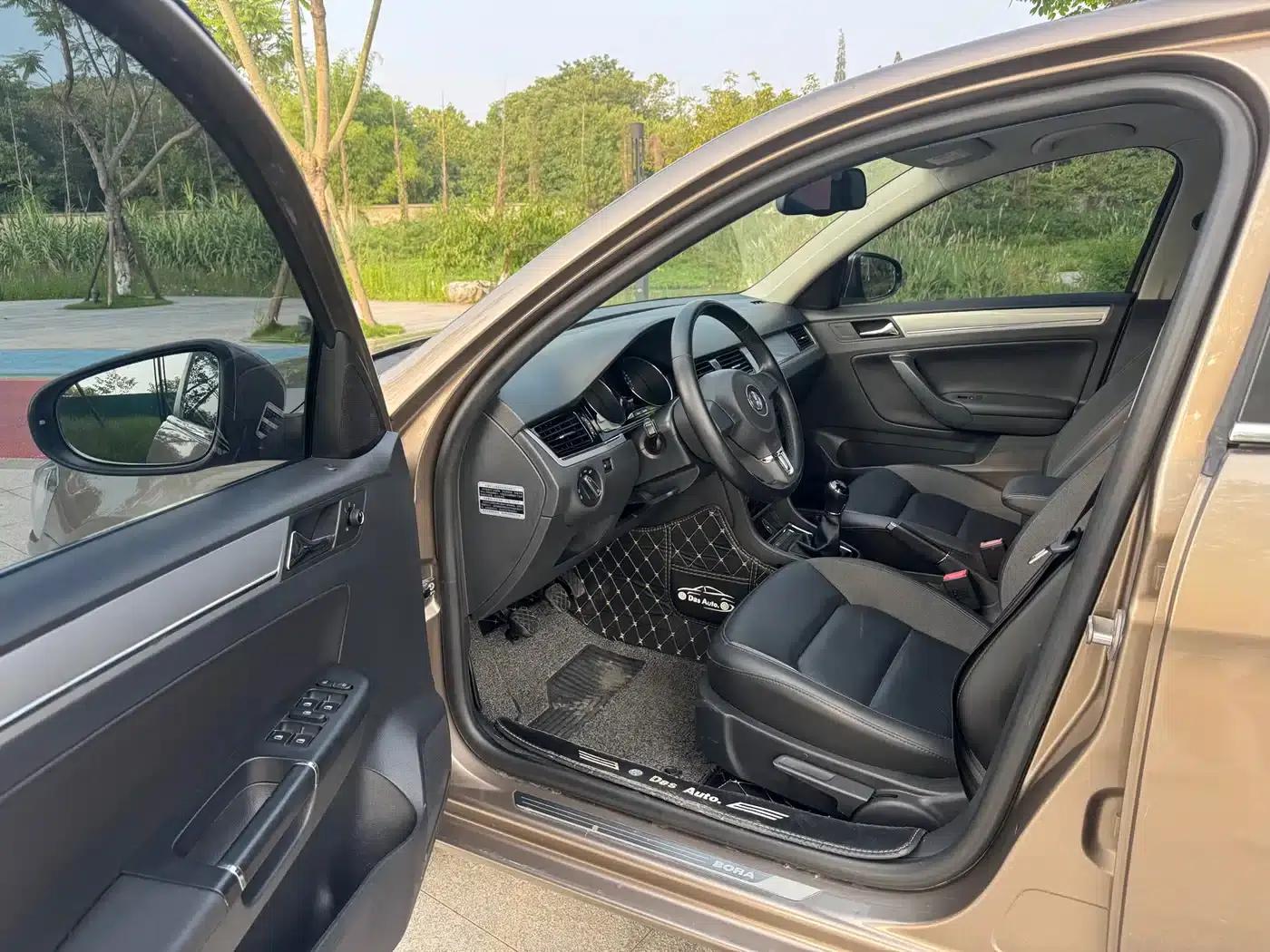2014 Volkswagen Bora 1.6L Manual Comfort Model — миниатюра 11
