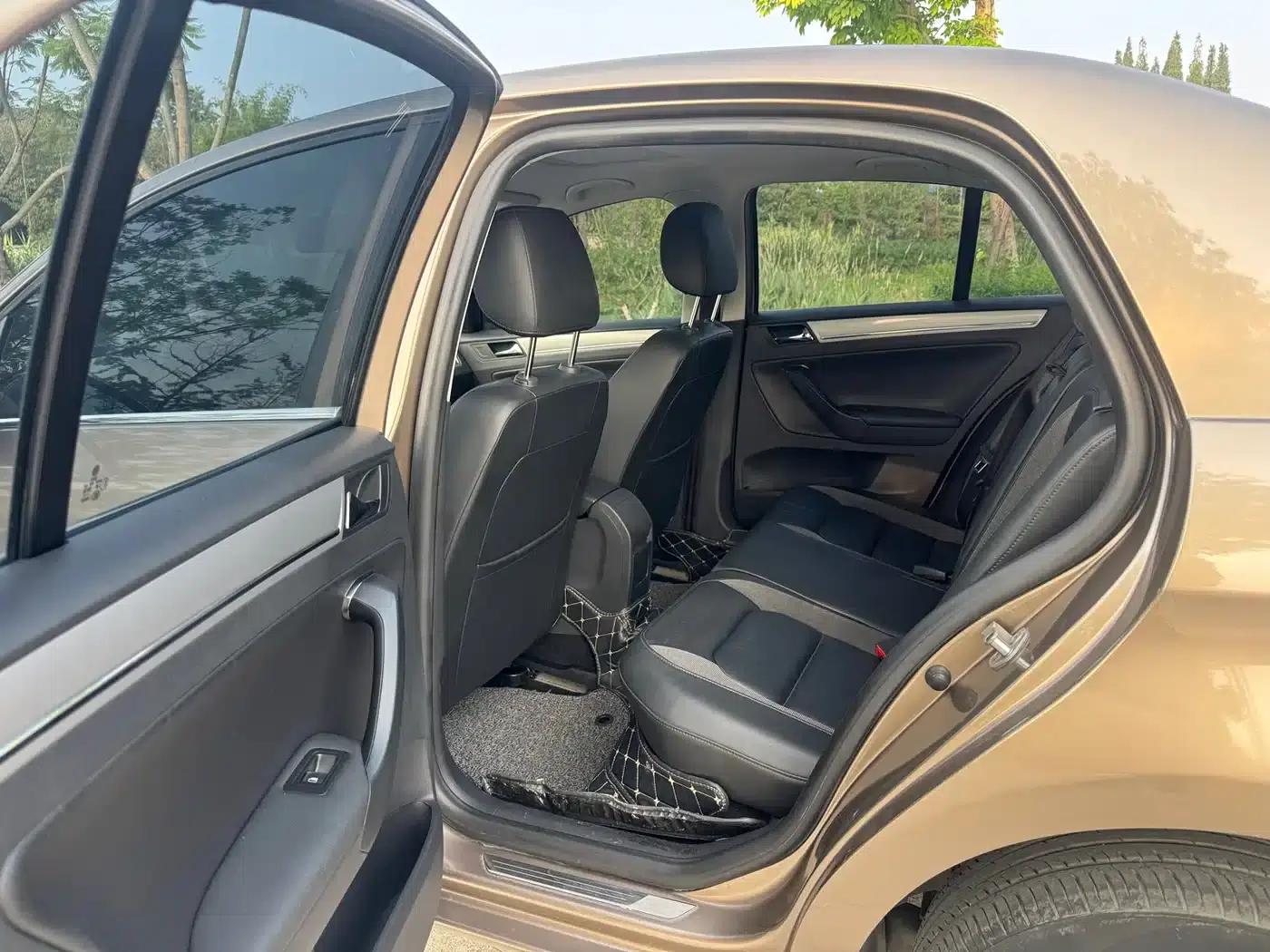2014 Volkswagen Bora 1.6L Manual Comfort Model — миниатюра 13