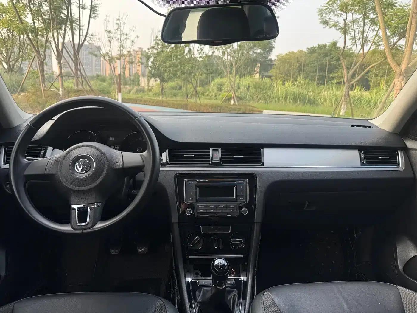 2014 Volkswagen Bora 1.6L Manual Comfort Model — миниатюра 15