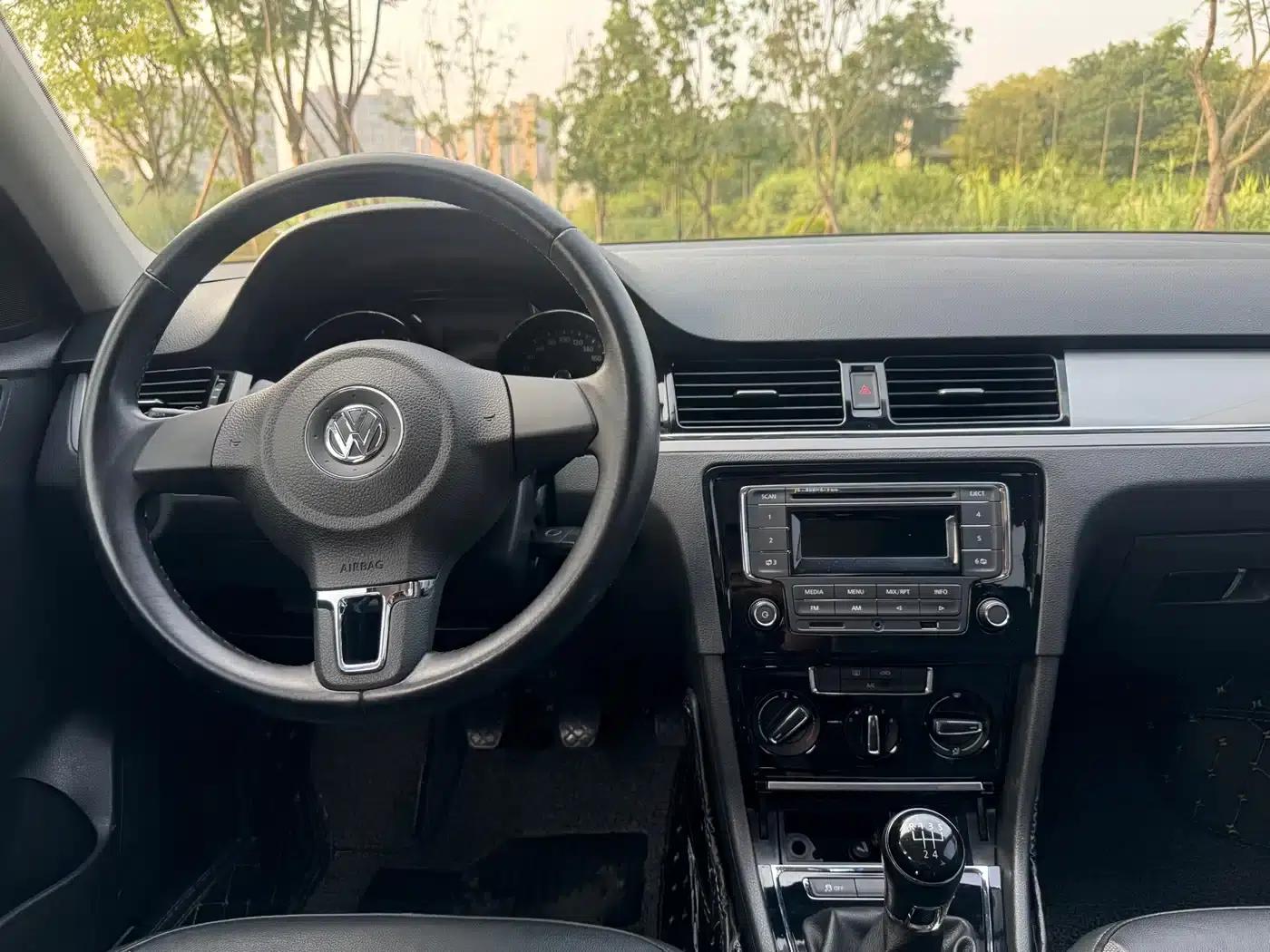 2014 Volkswagen Bora 1.6L Manual Comfort Model — миниатюра 17
