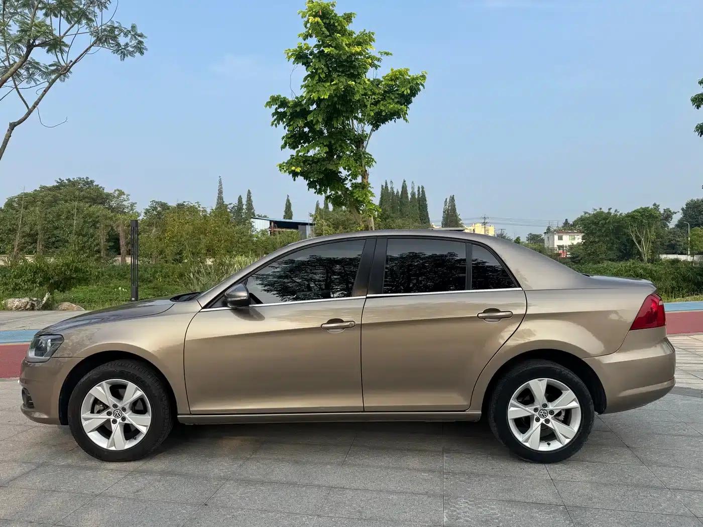 2014 Volkswagen Bora 1.6L Manual Comfort Model — миниатюра 4