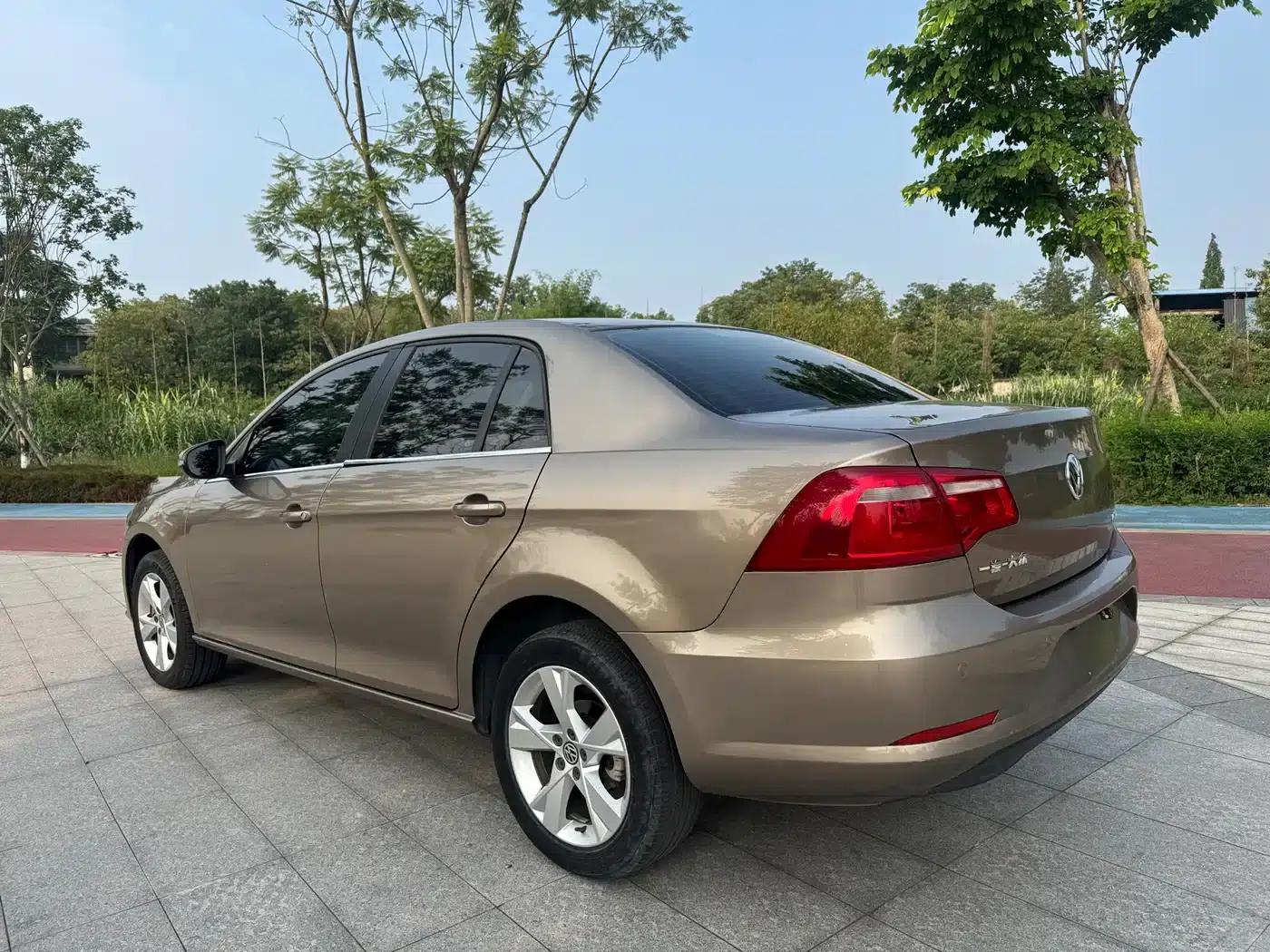2014 Volkswagen Bora 1.6L Manual Comfort Model — миниатюра 5