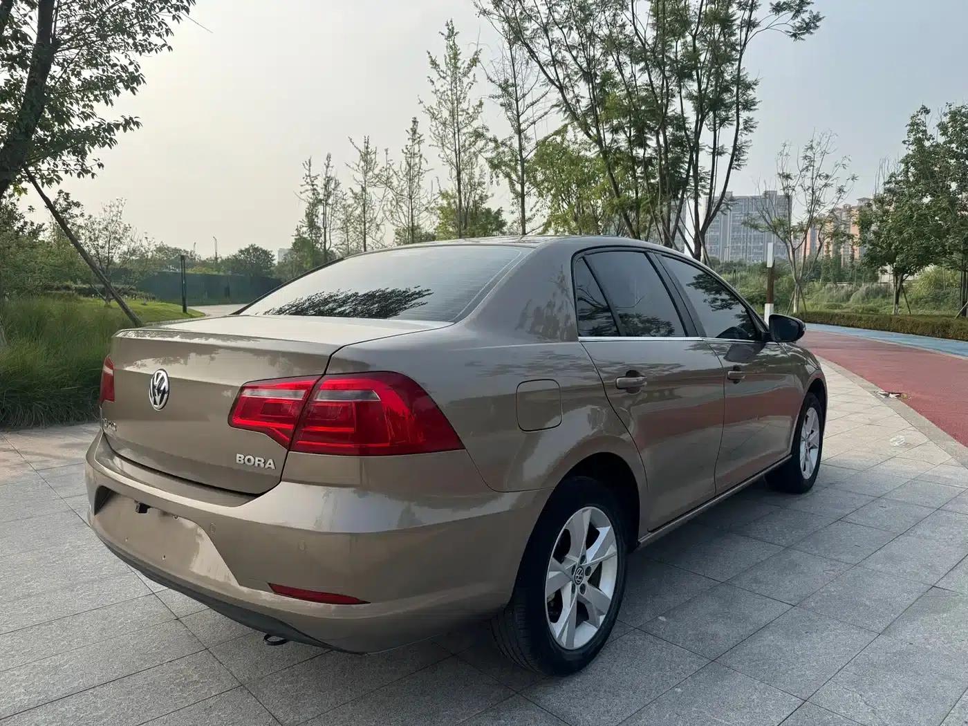 2014 Volkswagen Bora 1.6L Manual Comfort Model — миниатюра 7