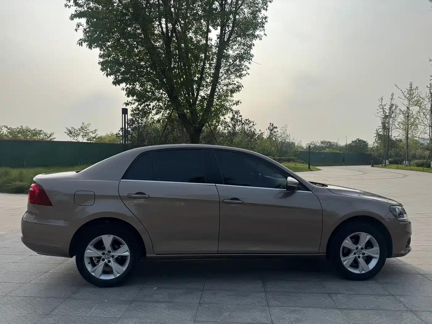 2014 Volkswagen Bora 1.6L Manual Comfort Model — миниатюра 8