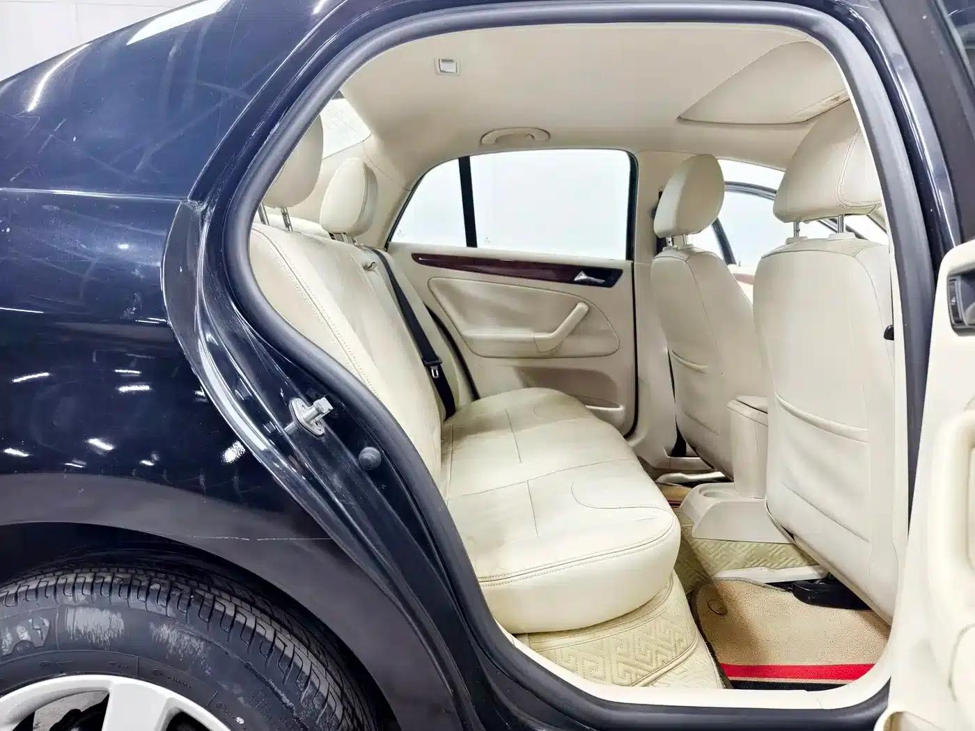 2008 Volkswagen Bora 1.6L Automatic Comfort Model — миниатюра 15