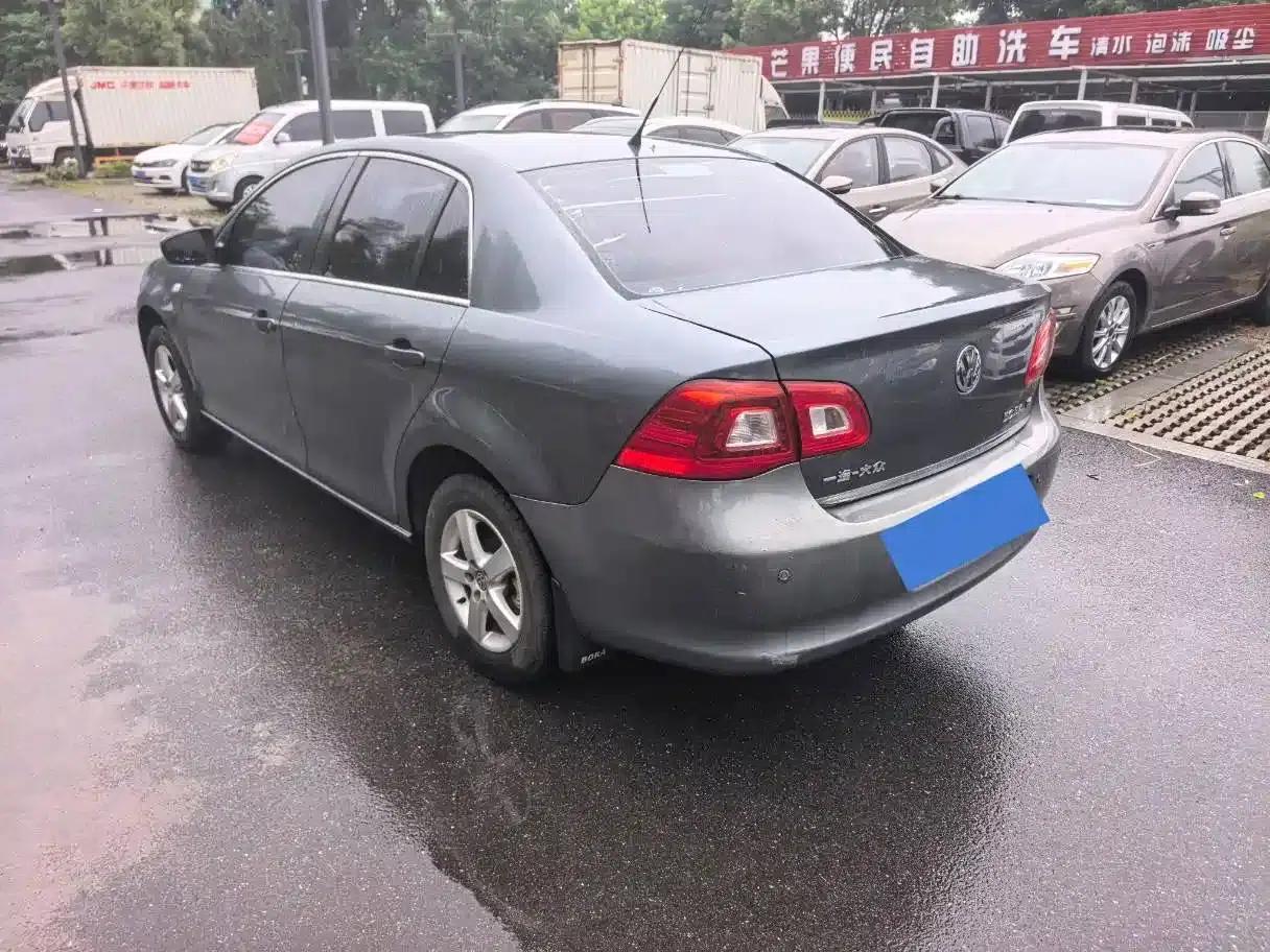 2008 Volkswagen Bora 1.6L Automatic Fashion Edition — миниатюра 6