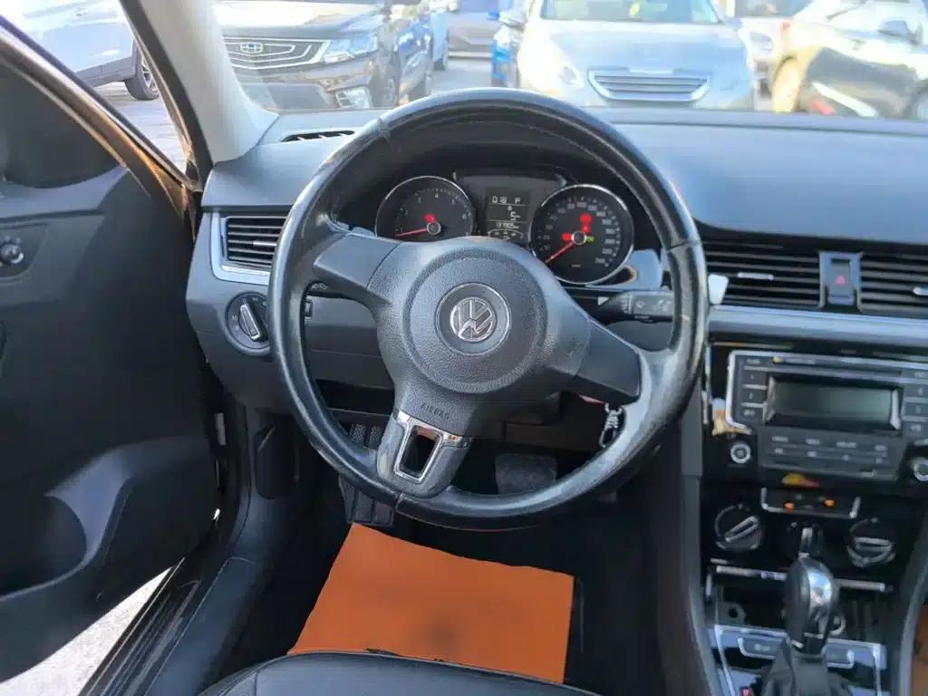2014 Volkswagen Bora 1.6L Automatic Comfort Model — миниатюра 11