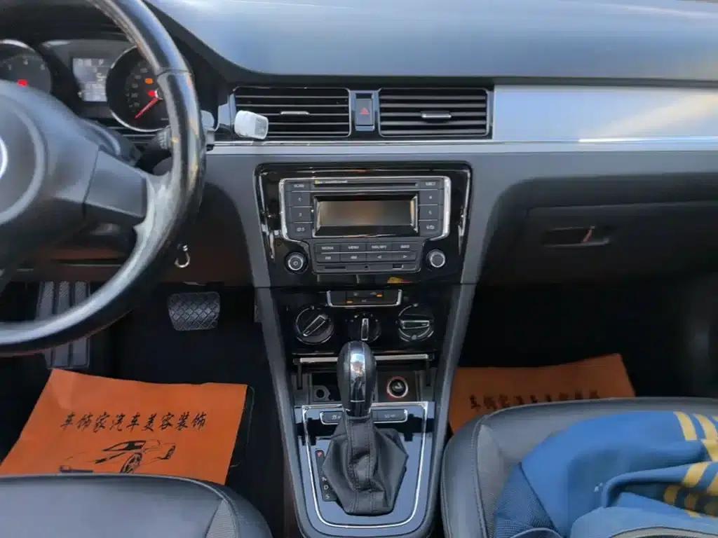 2014 Volkswagen Bora 1.6L Automatic Comfort Model — миниатюра 13