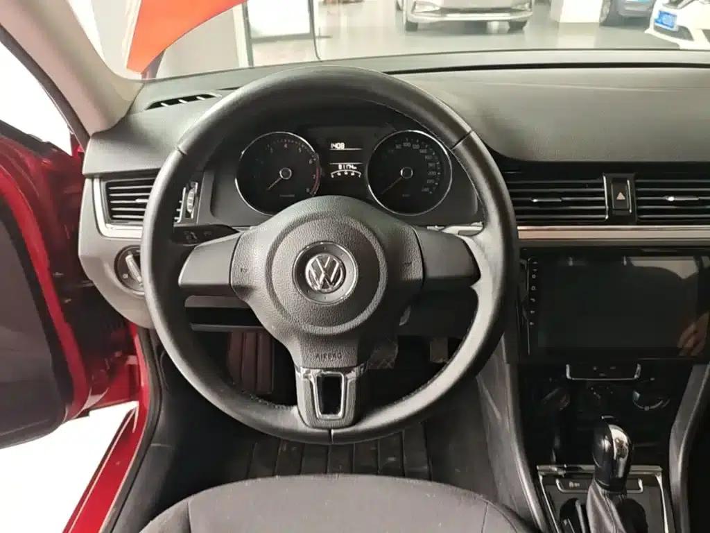 2014 Volkswagen Bora 1.6L Automatic Fashion Edition — миниатюра 11